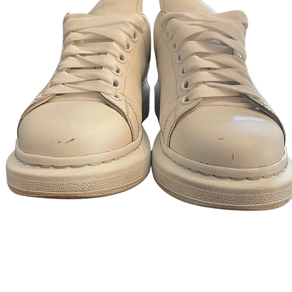 Alexander McQueen Women’s Oversized Sneaker White/ Rosegold - Picture 4 of 6